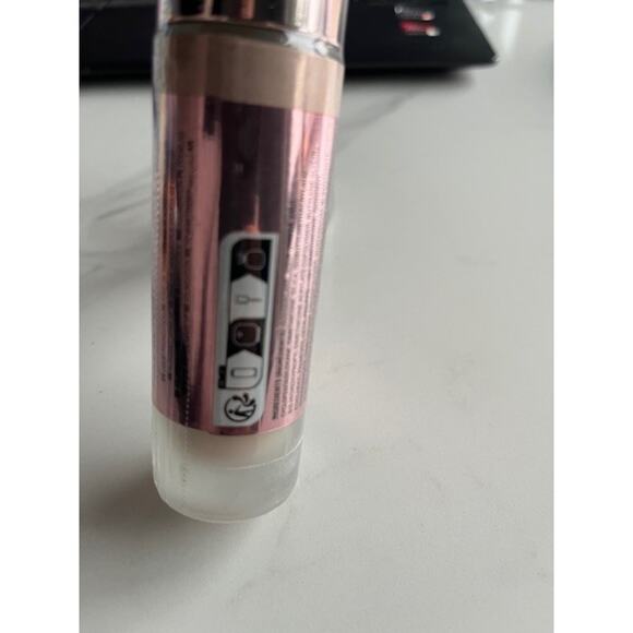 2x Revolution Conceal & Define Concealer F2 Light W/Neutral Undertones Sealed - Picture 6 of 7